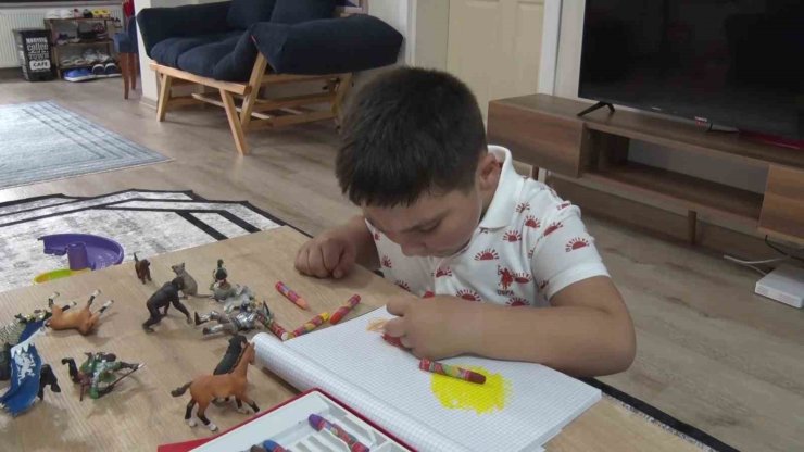 OTİZMLİ ÇOCUKLARI KENDİLERİNE YETEBİLECEK DÜZEYE HAZIRLIYOR
