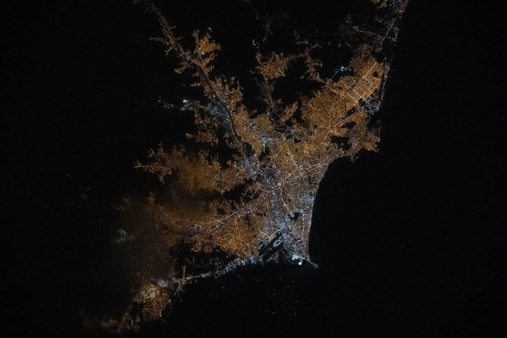 UZAYDAN İSTANBUL’UN SON HALİ GECE GÖRÜNTÜLENDİ