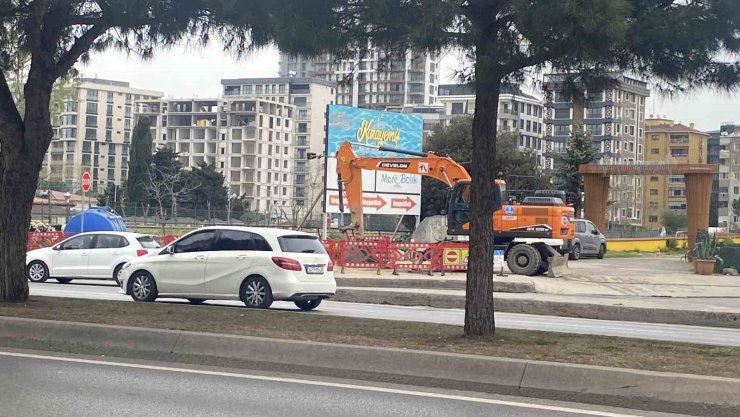 KARTAL’DA DENİZE DÖKÜLEN ATIK SU ÇEVREYE KÖTÜ KOKU YAYDI