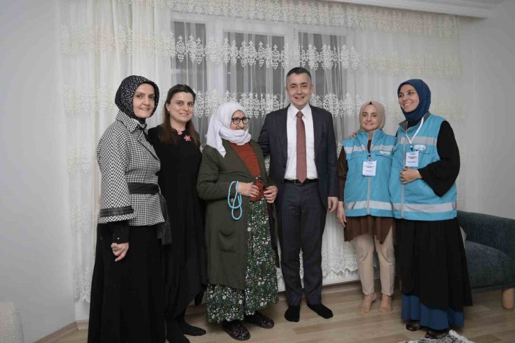 ESENYURT BELEDİYE BAŞKAN VEKİLİ AKSOY, GÜLİZAR TEYZENİN İFTAR SOFRASINA MİSAFİR OLDU
