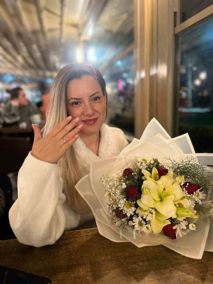 AVCILAR’DA ESKİ EŞİN ÖLDÜRDÜĞÜ, ANNE VE KIZI SON YOLCUĞUNA UĞURLANDI