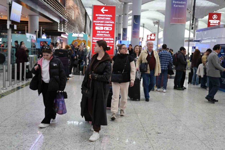 İSTANBUL HAVALİMANI’NDA BAYRAM HAREKETLİLİĞİ BAŞLADI
