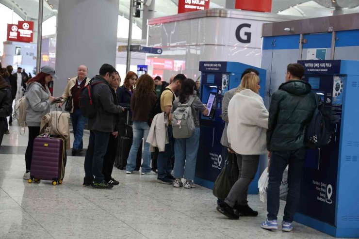 İSTANBUL HAVALİMANI’NDA BAYRAM HAREKETLİLİĞİ BAŞLADI