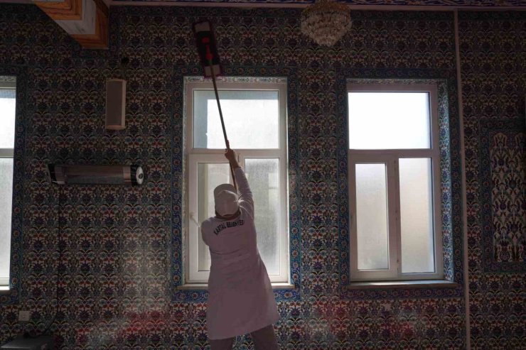 KARTAL’DA BAYRAM ÖNCESİ İBADETHANELERDE TEMİZLİK ÇALIŞMASI BAŞLATILDI