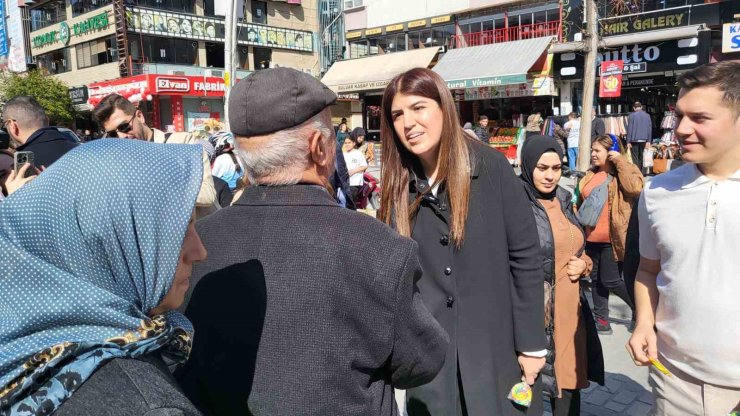 AK PARTİ İSTANBUL MİLLETVEKİLİ DERYA AYAYDIN BAYRAM ÖNCESİ VATANDAŞLARLA BİR ARAYA GELDİ