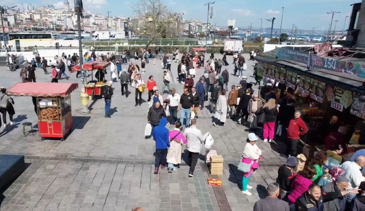 EMİNÖNÜ’NDE BAYRAM ÖNCESİ ALIŞVERİŞ YOĞUNLUĞU