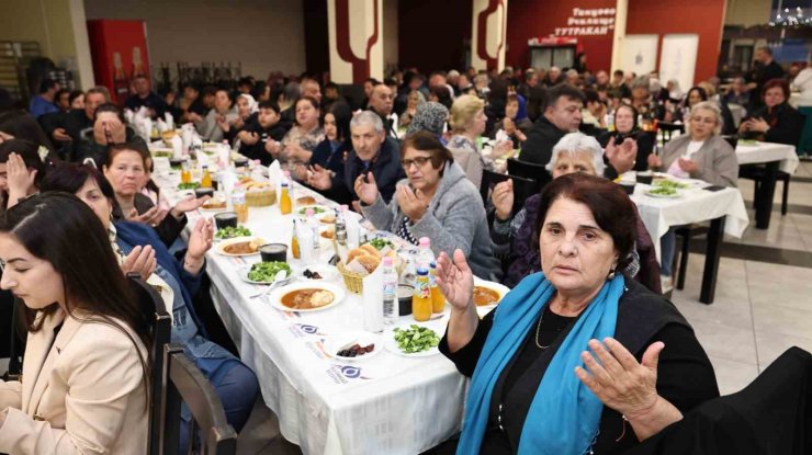 SULTANGAZİ BELEDİYESİ İFTAR SOFRALARINI BALKAN ÜLKELERİNE TAŞIDI