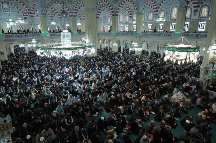 ARNAVUTKÖY BELEDİYESİ GELENEKSEL HALE GETİRDİĞİ BAYRAM SOFRALARINI BU SENE DE KURDU