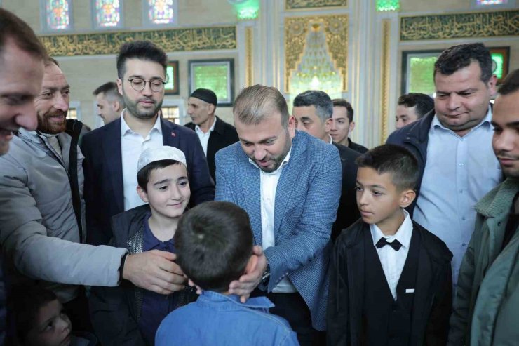 ARNAVUTKÖY BELEDİYESİ GELENEKSEL HALE GETİRDİĞİ BAYRAM SOFRALARINI BU SENE DE KURDU