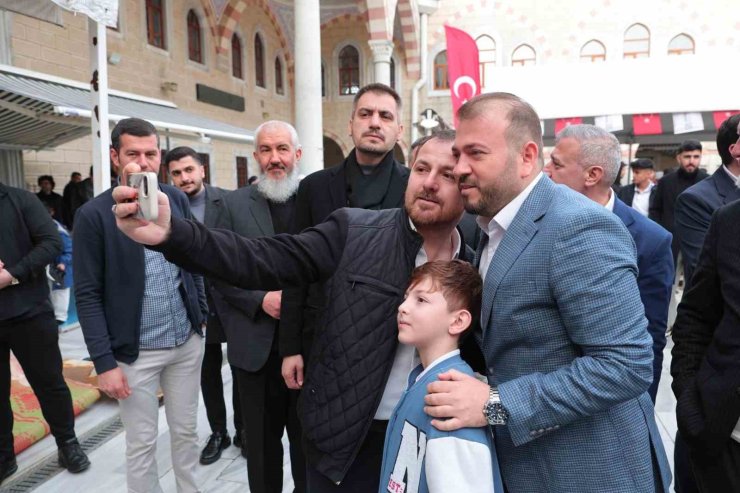 ARNAVUTKÖY BELEDİYESİ GELENEKSEL HALE GETİRDİĞİ BAYRAM SOFRALARINI BU SENE DE KURDU