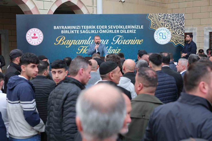 ARNAVUTKÖY BELEDİYESİ GELENEKSEL HALE GETİRDİĞİ BAYRAM SOFRALARINI BU SENE DE KURDU