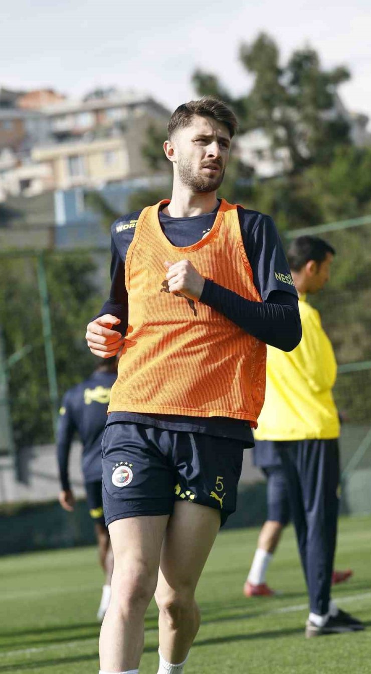 FENERBAHÇE, GALATASARAY MAÇI HAZIRLIKLARINA BAŞLADI