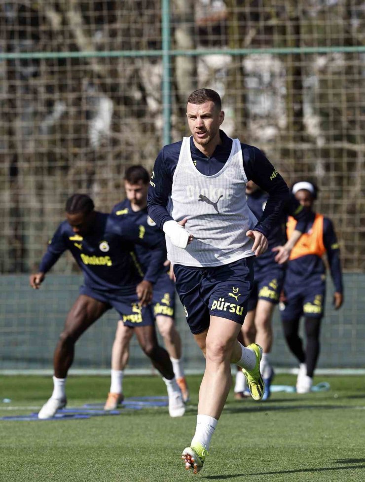FENERBAHÇE, GALATASARAY MAÇI HAZIRLIKLARINA BAŞLADI