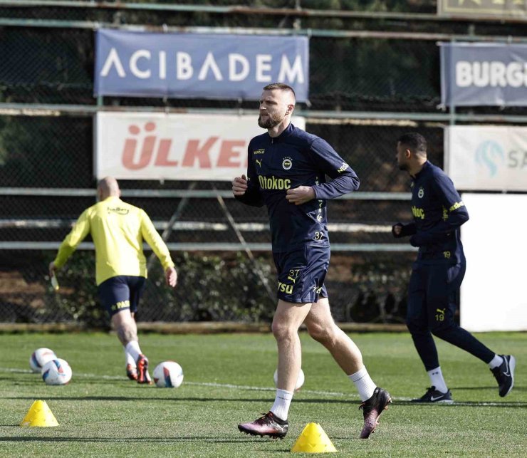 FENERBAHÇE, GALATASARAY MAÇI HAZIRLIKLARINA BAŞLADI