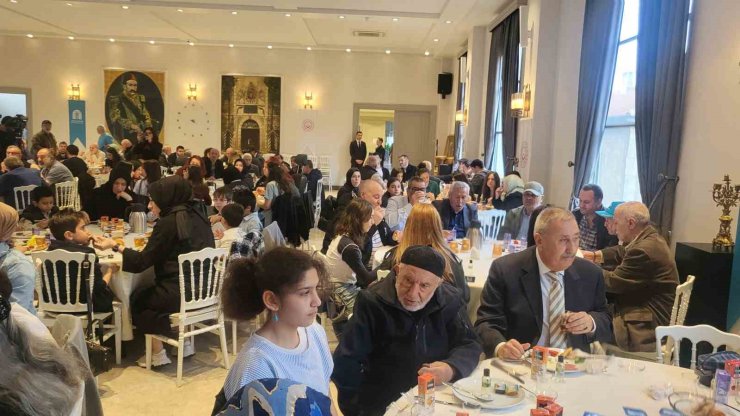 İSTANBUL VALİSİ DAVUT GÜL’DEN DARÜLACEZE’YE BAYRAM ZİYARETİ
