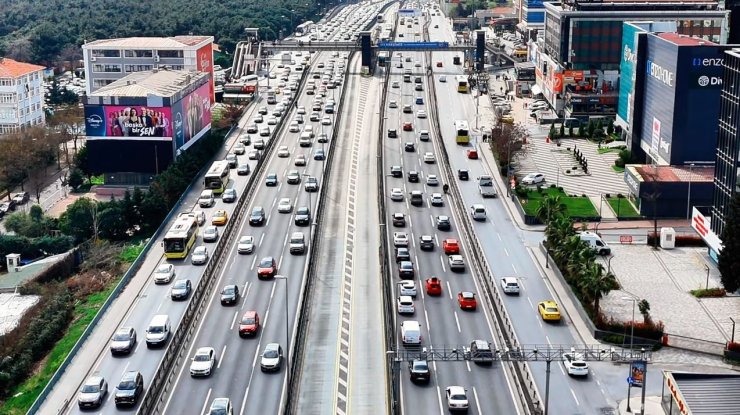 İSTANBUL’DA BAYRAM TATİLİNDE TRAFİK YOĞUNLUĞU YÜZDE 80’E ULAŞTI