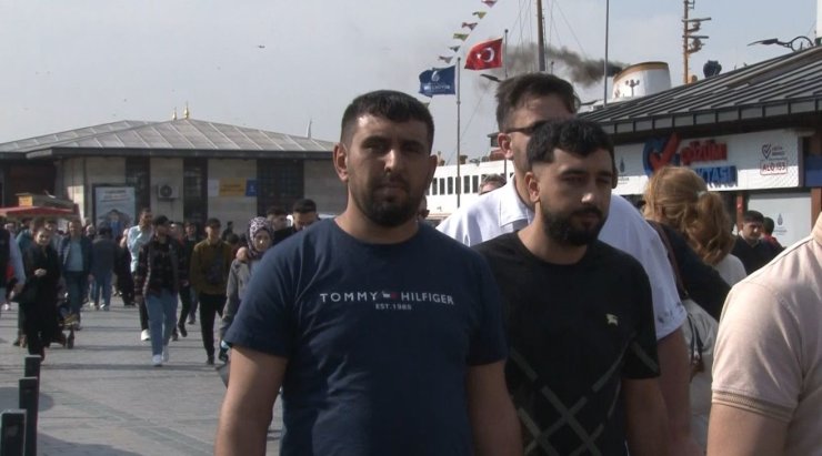 RAMAZAN BAYRAMI’NI İSTANBUL’DA GEÇİREN VATANDAŞLAR EMİNÖNÜ’NE AKIN ETTİ