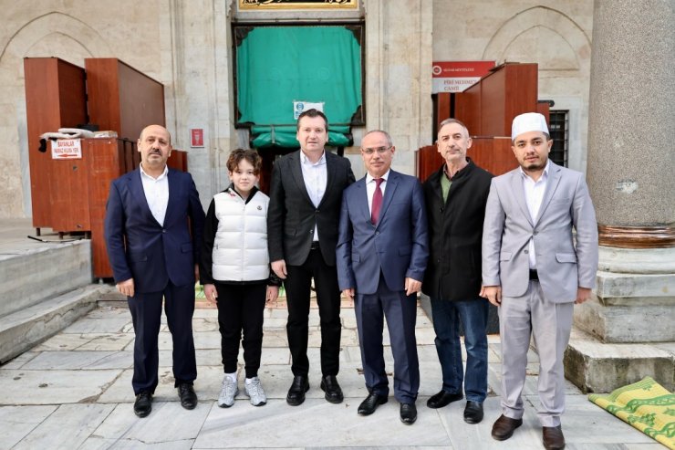 SİLİVRİ BELEDİYE BAŞKANI BALCIOĞLU, BAYRAM NAMAZINI PİRİ MEHMET PAŞA CAMİİ’NDE KILDI