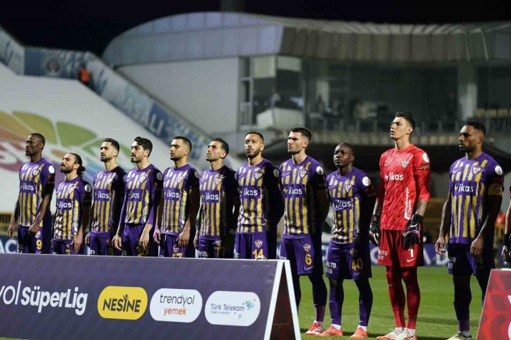 TRENDYOL SÜPER LİG: EYÜPSPOR: 0 - BAŞAKŞEHİR: 0 (MAÇ DEVAM EDİYOR)