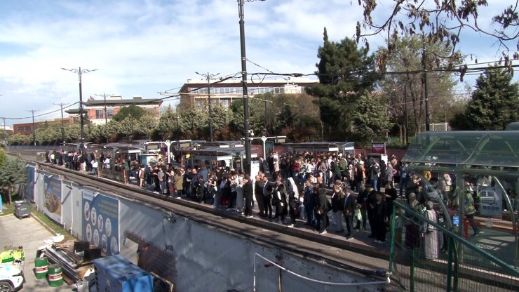 BAYRAMIN İKİNCİ GÜNÜNDE İSTANBUL’DA TRAFİK YOĞUNLUĞU YAŞANIYOR