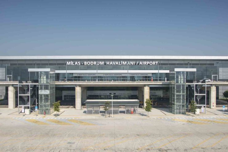 MİLAS-BODRUM HAVALİMANI, SEZONUN İLK DIŞ HAT UÇUŞLARINI KARŞILADI