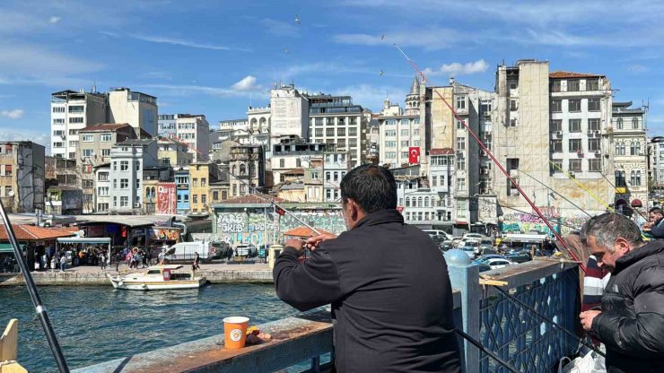 OLTA BALIKÇILARI BAYRAMDA GALATA KÖPRÜSÜ’NE AKIN ETTİ