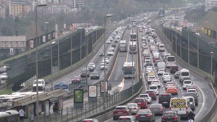 BAYRAMIN ÜÇÜNCÜ GÜNÜNDE İSTANBUL’DA TRAFİK YOĞUNLUĞU YAŞANIYOR