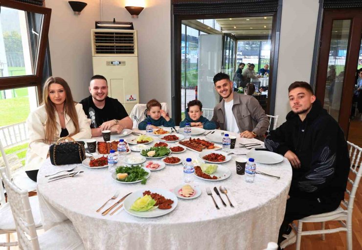BAŞKAN SERDAL ADALI, TAKIMLA BAYRAMLAŞTI