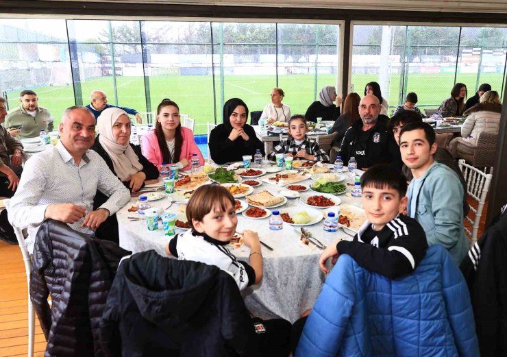 BAŞKAN SERDAL ADALI, TAKIMLA BAYRAMLAŞTI