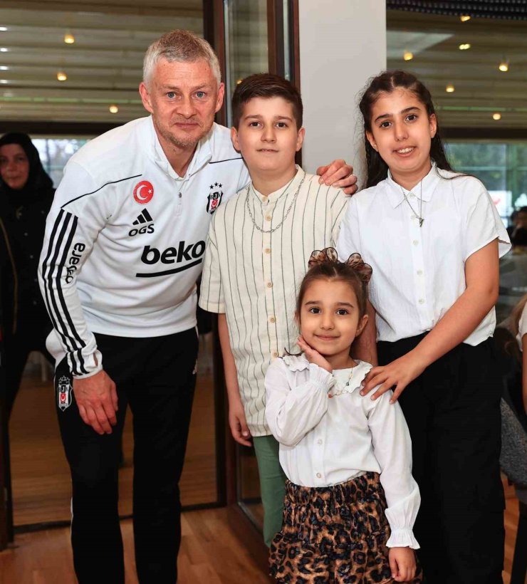 BAŞKAN SERDAL ADALI, TAKIMLA BAYRAMLAŞTI