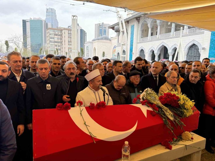 ÜNLÜ SANATÇI VOLKAN KONAK İÇİN İSTANBUL’DA CENAZE TÖRENİ DÜZENLENDİ