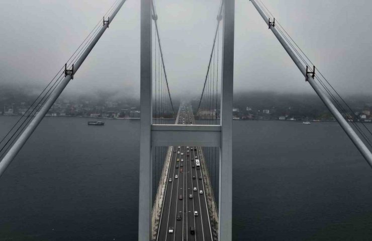 İSTANBUL BOĞAZ’INDA SİS SABAH SAATLERİNDE ETKİLİ OLDU