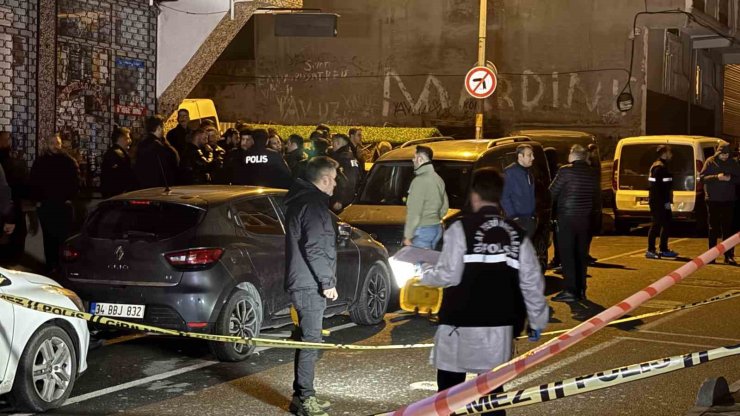 BAĞCILAR’DA KİMLİK KONTROLÜNDEKİ ŞAHISLAR BEKÇİLERE ATEŞ AÇTI: 1 BEKÇİ AĞIR YARALI