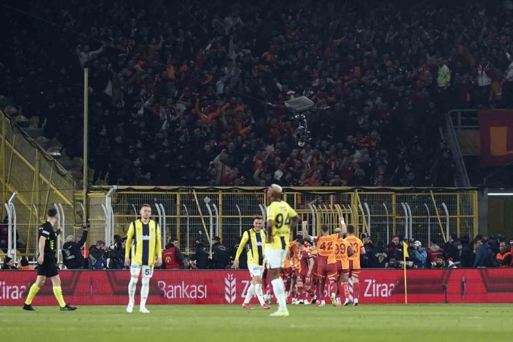 ZİRAAT TÜRKİYE KUPASI: FENERBAHÇE: 1 - GALATASARAY: 2 (İLK YARI)