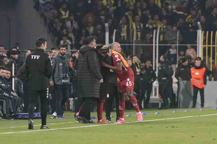 ZİRAAT TÜRKİYE KUPASI: FENERBAHÇE: 1 - GALATASARAY: 2 (İLK YARI)