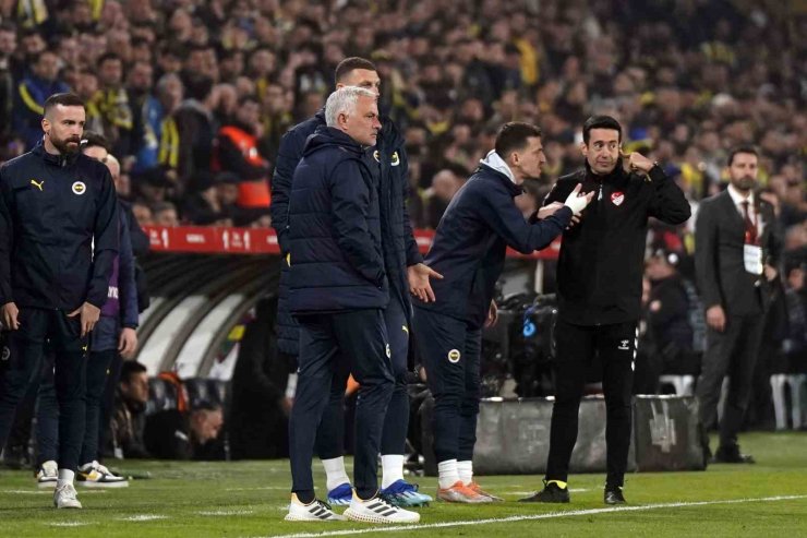 ZİRAAT TÜRKİYE KUPASI: FENERBAHÇE: 1 - GALATASARAY: 2 (İLK YARI)