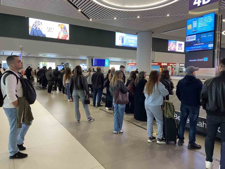 İSTANBUL HAVALİMANI’NDA DÖNÜŞ YOĞUNLUĞU BAŞLADI