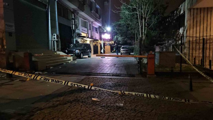 ŞİŞLİ’DE EĞLENCE MEKANINDA SİLAHLAR KONUŞTU: 2 YARALI