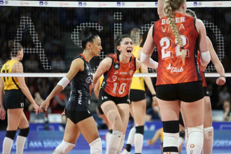 ECZACIBAŞI DYNAVİT, AXA SİGORTA KUPA VOLEY FİNAL BİLETİNİ ALDI