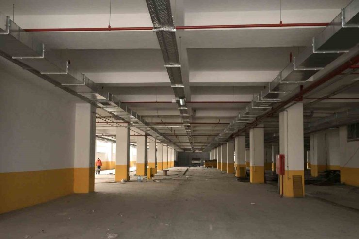 ESENYURT NAMIK KEMAL MAHALLESİ’NİN OTOPARK VE PAZAR SORUNU ÇÖZÜLÜYOR