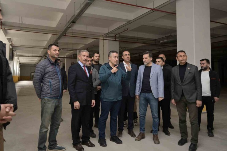 ESENYURT NAMIK KEMAL MAHALLESİ’NİN OTOPARK VE PAZAR SORUNU ÇÖZÜLÜYOR