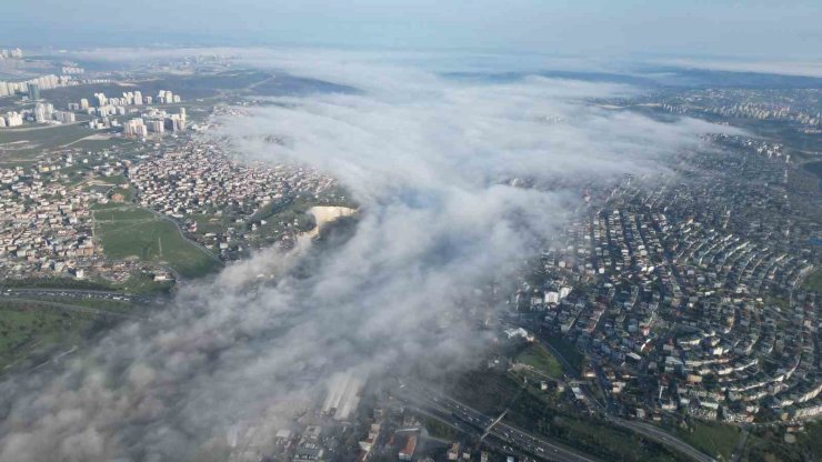 İSTANBUL’DA SİS BULUTLARI KARTPOSTALLIK GÖRÜNTÜ OLUŞTURDU
