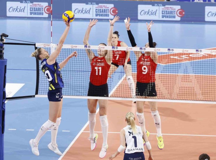 2025 KADINLAR AXA SİGORTA KUPA VOLEY’DE İLK FİNALİST FENERBAHÇE