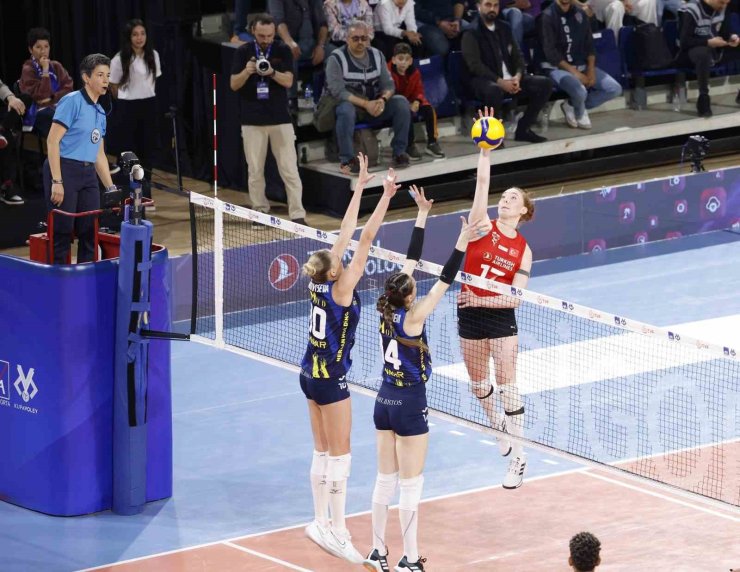 2025 KADINLAR AXA SİGORTA KUPA VOLEY’DE İLK FİNALİST FENERBAHÇE