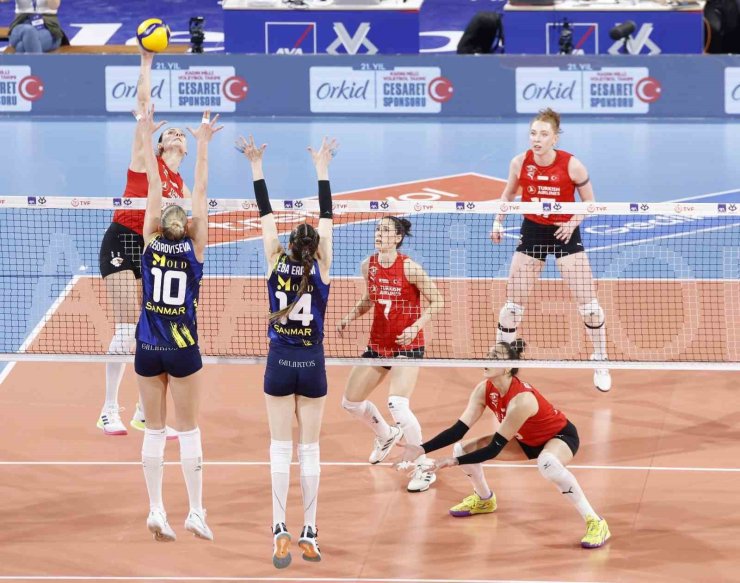 2025 KADINLAR AXA SİGORTA KUPA VOLEY’DE İLK FİNALİST FENERBAHÇE