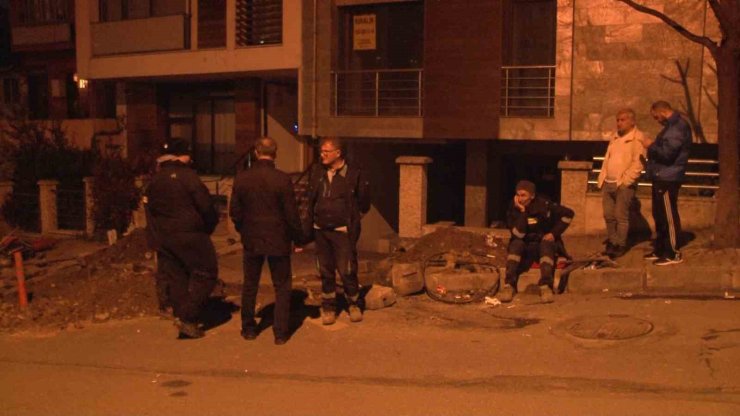 ŞİŞLİ’DE ELEKTRİK KABLOLARINDA MEYDANA GELEN PATLAMALAR VATANDAŞLARI İSYAN ETTİRDİ
