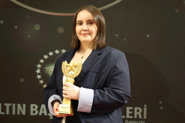 İHA MUHABİRİ ZÖHRE ALAGÖZ’E "YILIN EN İYİ SAVUNMA MUHABİRİ" ÖDÜLÜ
