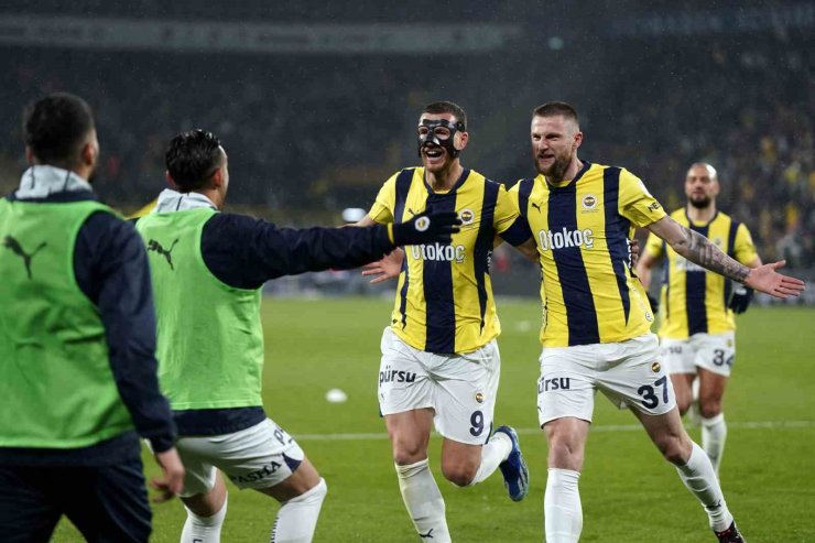 FENERBAHÇE, 9 YIL SONRA TRABZONSPOR’A 4 GOL ATTI