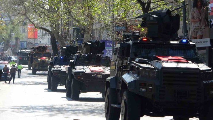 ‘POLİS HAFTASI’ KAPSAMINDA İSTANBUL’DA KORTEJ GEÇİŞİ YAPILDI