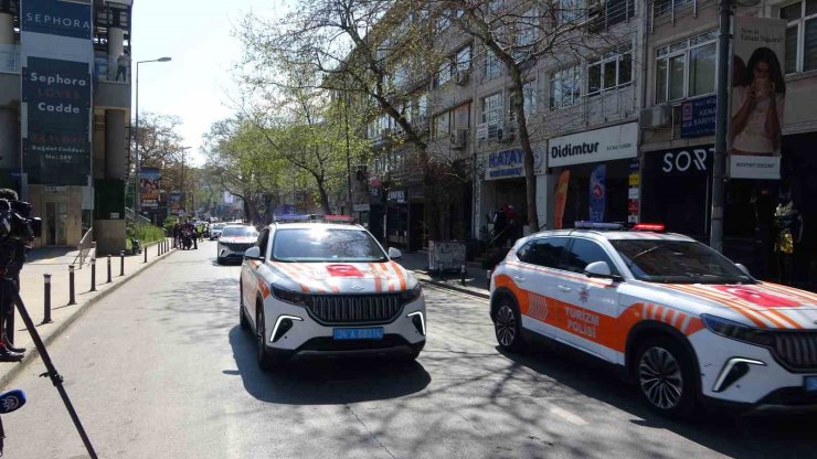 ‘POLİS HAFTASI’ KAPSAMINDA İSTANBUL’DA KORTEJ GEÇİŞİ YAPILDI